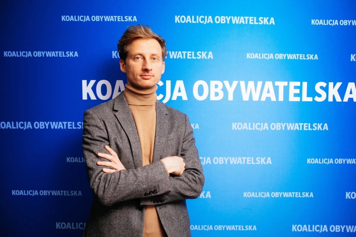 Jakie konsekwencje mogą czekać posła Franciszka Sterczewskiego po głośnym nocnym incydencie? "Najpewniej żadne" – mówi RMF FM poznański adwokat mec. Tomasz Grzybkowski. "Tam jest inna kwestia. Bardzo honorowa – czy pan poseł nie powinien w ogóle zrezygnować z mandatu poselskiego, tym bardziej że był zespole ds. bezpieczeństwa ruchu drogowego. W sądzie honorowym pan poseł nie ma racji" – tłumaczy adwokat. 