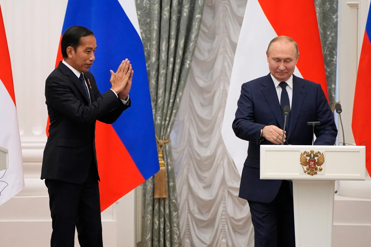 Prezydent Indonezji Joko Widodo powiedział w czwartek, że na spotkaniu w Moskwie z prezydentem Rosji Władimirem Putinem przekazał mu przesłanie od prezydenta Ukrainy Wołodymyra Zełenskiego. "Wyraziłem swą gotowość nawiązania kontaktów między dwoma liderami" - dodał Widodo.