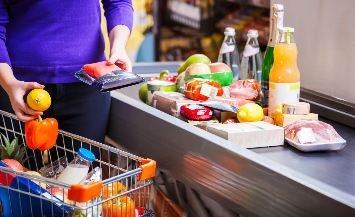 Inflacja znowu w górę. Ceny towarów i usług konsumpcyjnych są wyższe o 15,6 proc. niż przed rokiem. To najwięcej od 1997 roku. Najszybciej drożały paliwa. 