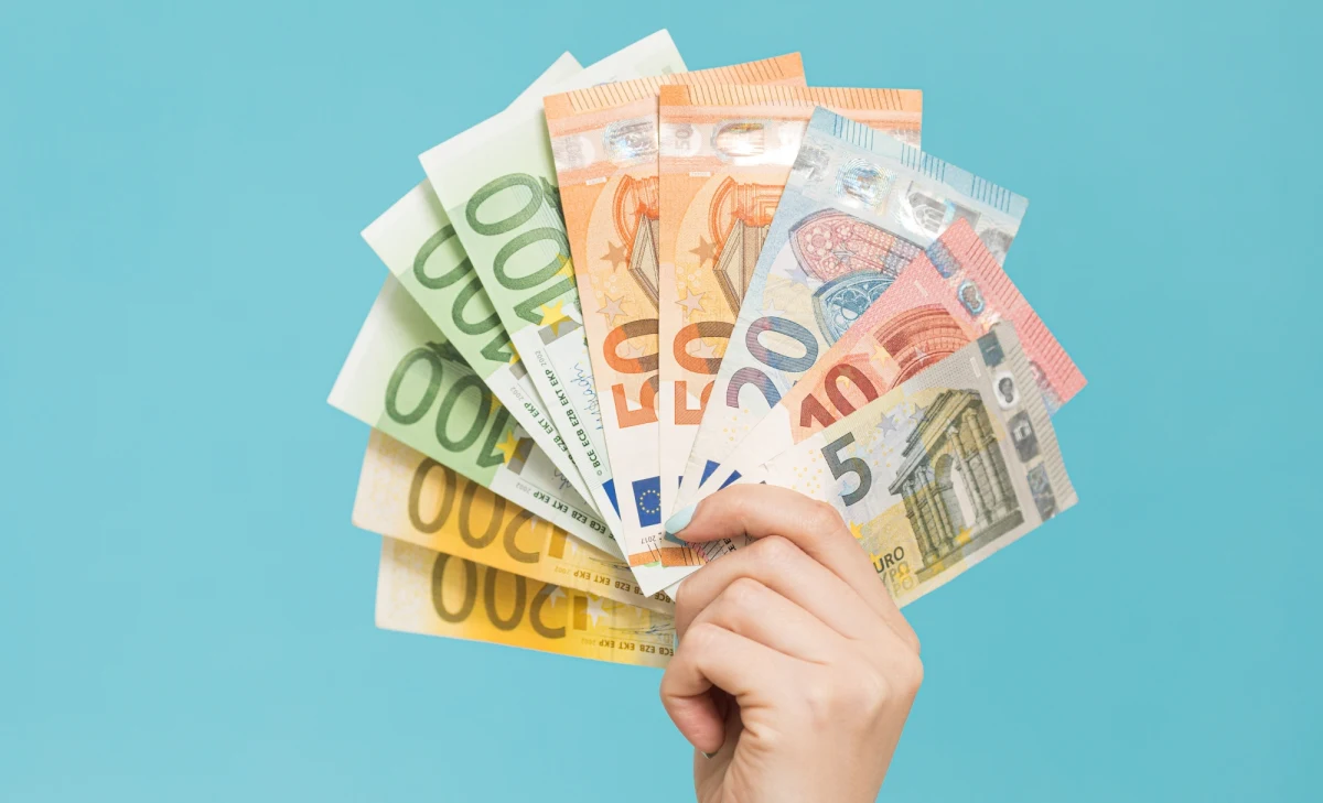 ​Inflacja HICP w strefie euro dalej rośnie. W czerwcu wyniosła ona 8,6 proc. wobec 8,1 proc. w maju - poinformował Eurostat w tzw. szybkim szacunku. Na czele nadal są kraje bałtyckie. Na Litwie i w Estonii wskaźnik przekracza 20 proc.