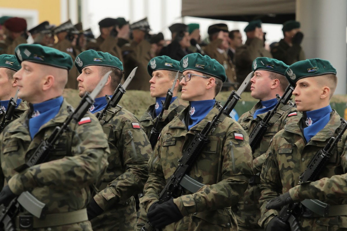 Na szczycie NATO w Madrycie zapadły ważne ustalenia dotyczące bezpieczeństwa wschodniej flanki Sojuszu. Jak wygląda aktualnie rozkład sił? Jak mogłyby potoczyć się losy ewentualnej konfrontacji Zachodu z Rosją? O tym Michał Zieliński rozmawiał z doktorem Wojciechem Lorenzem z Polskiego Instytutu Spraw Międzynarodowych, który był na szczycie w Madrycie. 