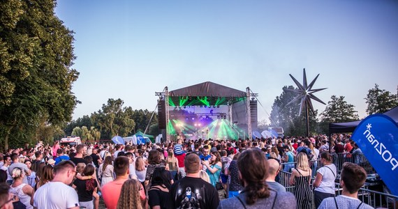 Już w najbliższy weekend nad Jeziorem Strzeszyńskim wystartuje cykl koncertów #NaFalach. W tym sezonie Miasto Poznań przygotowało cztery bezpłatne wydarzenia muzyczne. Jako pierwsi na scenie zaprezentują się Luxtorpeda i Sorry Boys.

