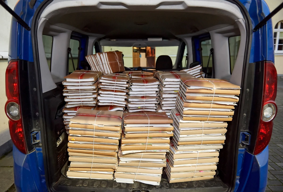 Warszawski sąd okręgowy uwzględnił pozew grupowy 206 klientów Amber Gold. Zasądził od Skarbu Państwa dla każdego z nich kwoty od 8 tys. zł do ponad miliona złotych. W sumie - według pełnomocnika oszukanych - to ponad 20 mln zł.
