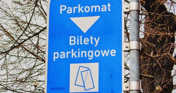 Z początkiem lipca uruchomiona została Sezonowa Strefa Płatnego Parkowania (SSPP), w której opłaty uiszczane są z wykorzystaniem parkomatów, a nie jak dotychczas z pomocą inkasentów. To ważna informacja dla mieszkańców, jak i turystów chętnie odwiedzających Mikołajki.