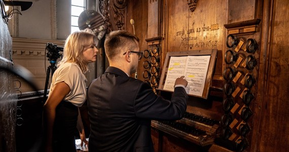 W sobotę w Kazimierzu Dolnym rozpoczyna się Kazimierski Festiwal Organowy. Przez wakacje w kościele farnym rozbrzmiewać będą wyjątkowe dźwięki organów, które są najstarszymi w Polsce - powiedział Józef Skrzyczkowski dyrektor Kazimierskiego Ośrodka Kultury Promocji i Turystyki.