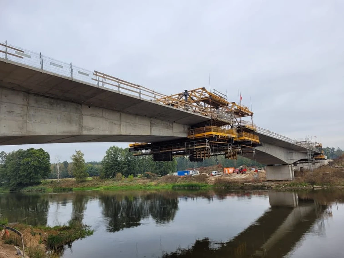 W najbliższych dniach oddana do użytku zostanie obwodnica Wronek w ciągu drogi wojewódzkiej nr 182 i 184. Termin ma być znany po niedzieli. Trasa wyprowadzi ruch tranzytowy z miasta oraz wpłynie na poprawę układu komunikacyjnego województwa.