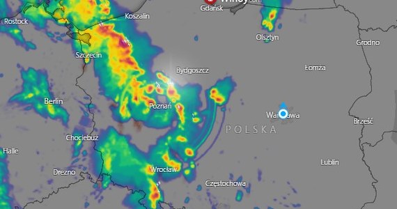 Gdzie jest burza? Gdzie wkrótce może zagrzmieć? Od piątku nad Polską przechodzą groźne burze z gradem i silnymi porywami wiatru. Sprawdź już teraz na radarze burzowym.