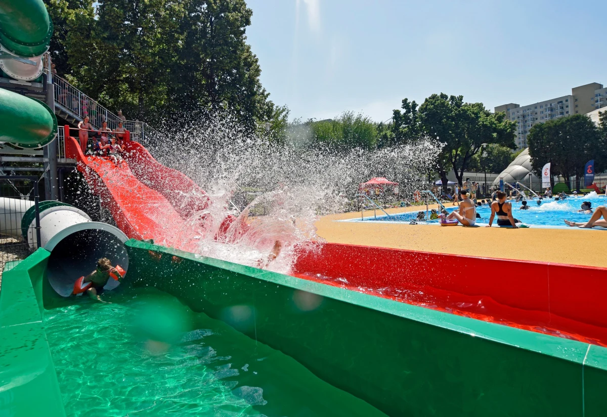 Od piątku mieszkańcy Warszawy mogą już korzystać z atrakcji, jakie czekają na nich na terenie basenów przy Inflanckiej. To kolejny obiekt na świeżym powietrzu po Parku Wodnym Moczydło, który został odmieniony i przebudowany.