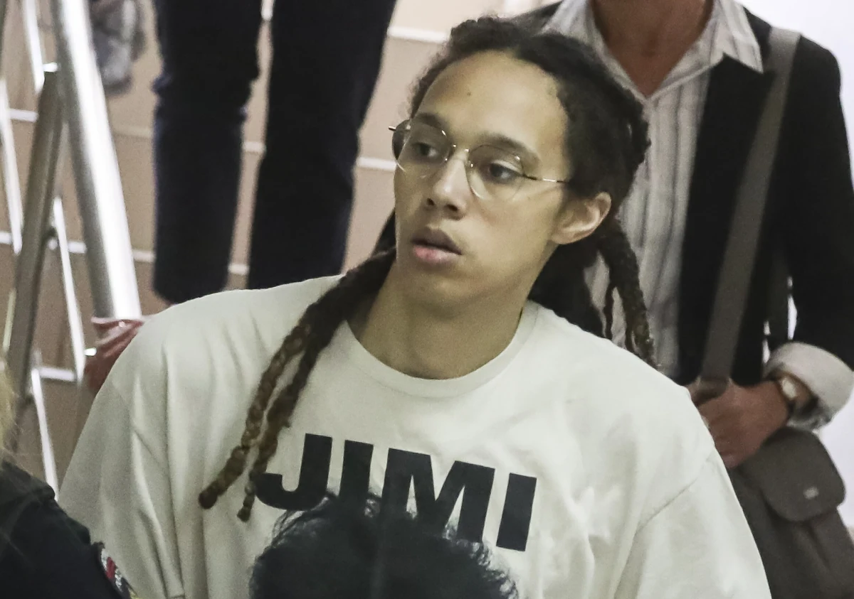 Amerykańska koszykarka Brittney Griner stanęła w piątek przed sądem w podmoskiewskich Chimkach. Griner została aresztowana w lutym na lotnisku Szeremietiewo pod zarzutem posiadania pojemników na e-papierosy z olejem konopnym.