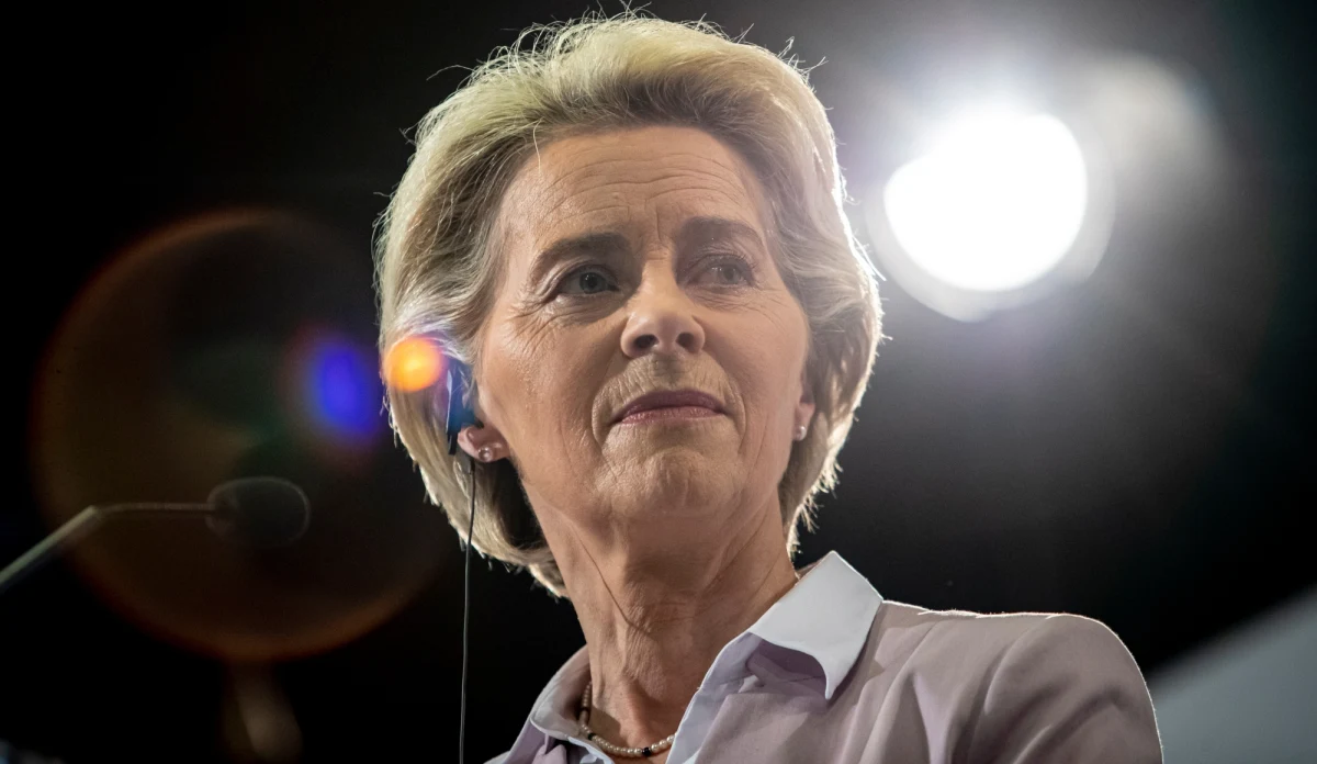 "Polska musi wywiązać się ze zobowiązań, dotyczących reformy systemu dyscyplinarnego sędziów w kontekście unijnego funduszu odbudowy" – powiedziała w czeskim Litomyślu przewodnicząca Komisji Europejskiej Ursula von der Leyen. "Wciąż oceniamy nowe prawo, dotyczące systemu dyscyplinarnego. Wyciągnięcie ostatecznych wniosków jest dziś niemożliwe' – dodała. 