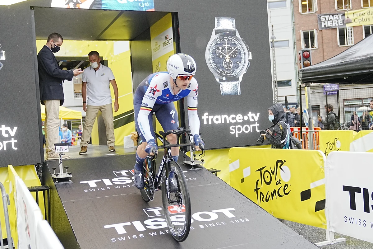 Jazdą indywidualną na czas w... Kopenhadze rozpoczęła się 109. edycja kolarskiego wyścigu Tour de France. Belg Yves Lampaert z drużyny Quick-Step Alpha Vinyl wygrał pierwszy etap.