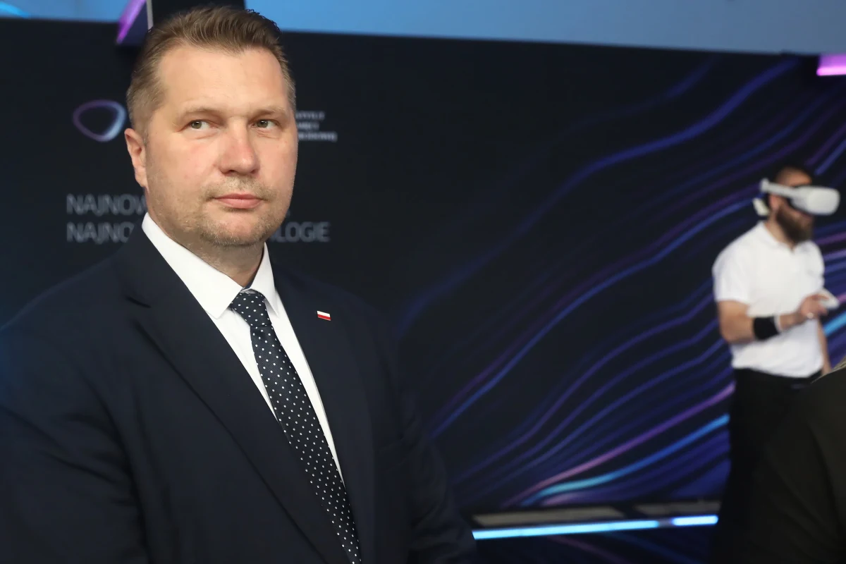 Podręcznik do nowego przedmiotu szkolnego historia i teraźniejszość (HiT) znalazł się w wykazie podręczników dopuszczonych do użytku szkolnego. Autorem książki jest prof. Wojciech Roszkowski.