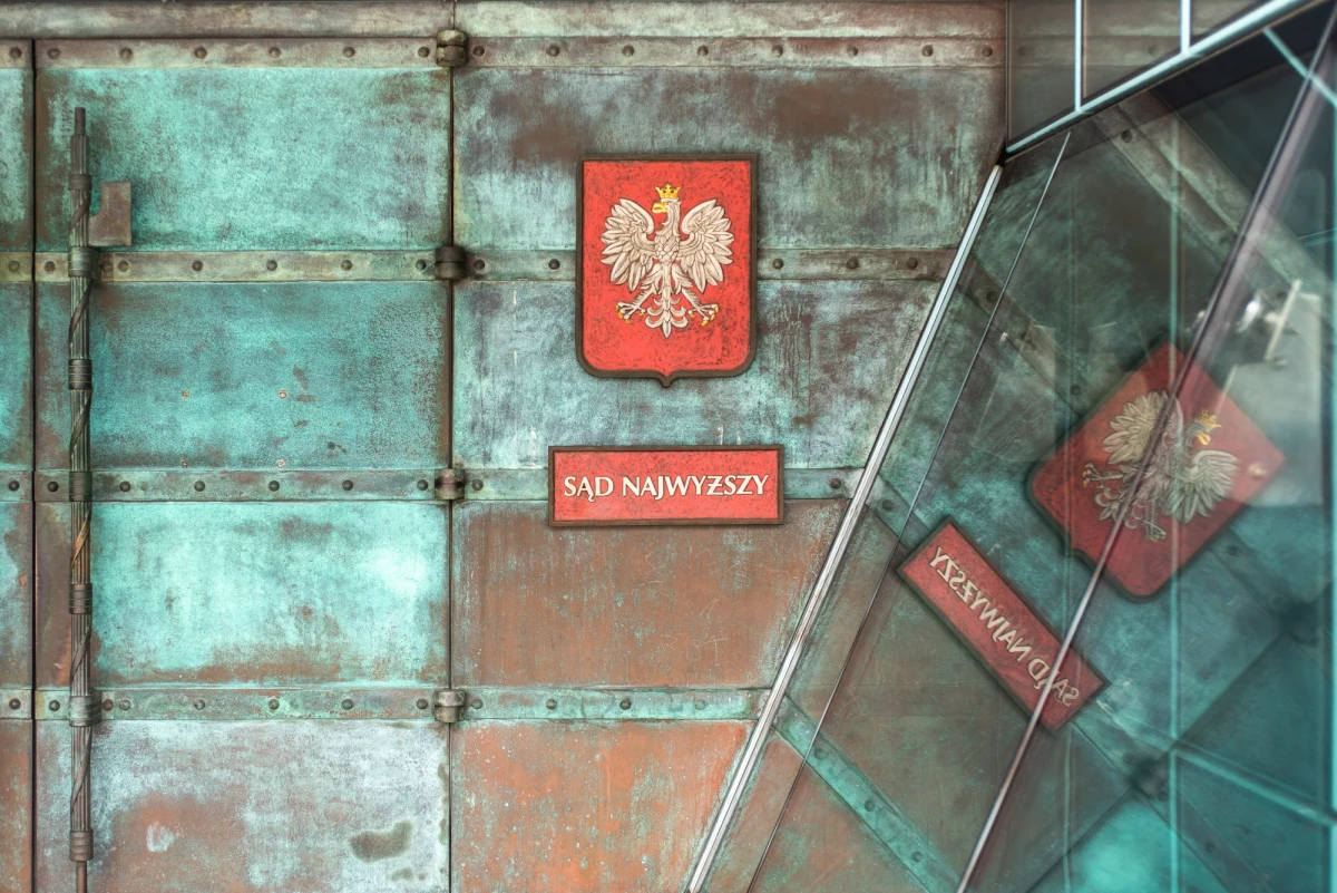 Za niezgłoszenie organom ścigania przypadku pedofilii może odpowiadać osoba, która dowiedziała się o takim czynie przed lipcem 2017 r., czyli terminem zaktualizowania obowiązku denuncjacji - wynika z piątkowej uchwały Sądu Najwyższego.