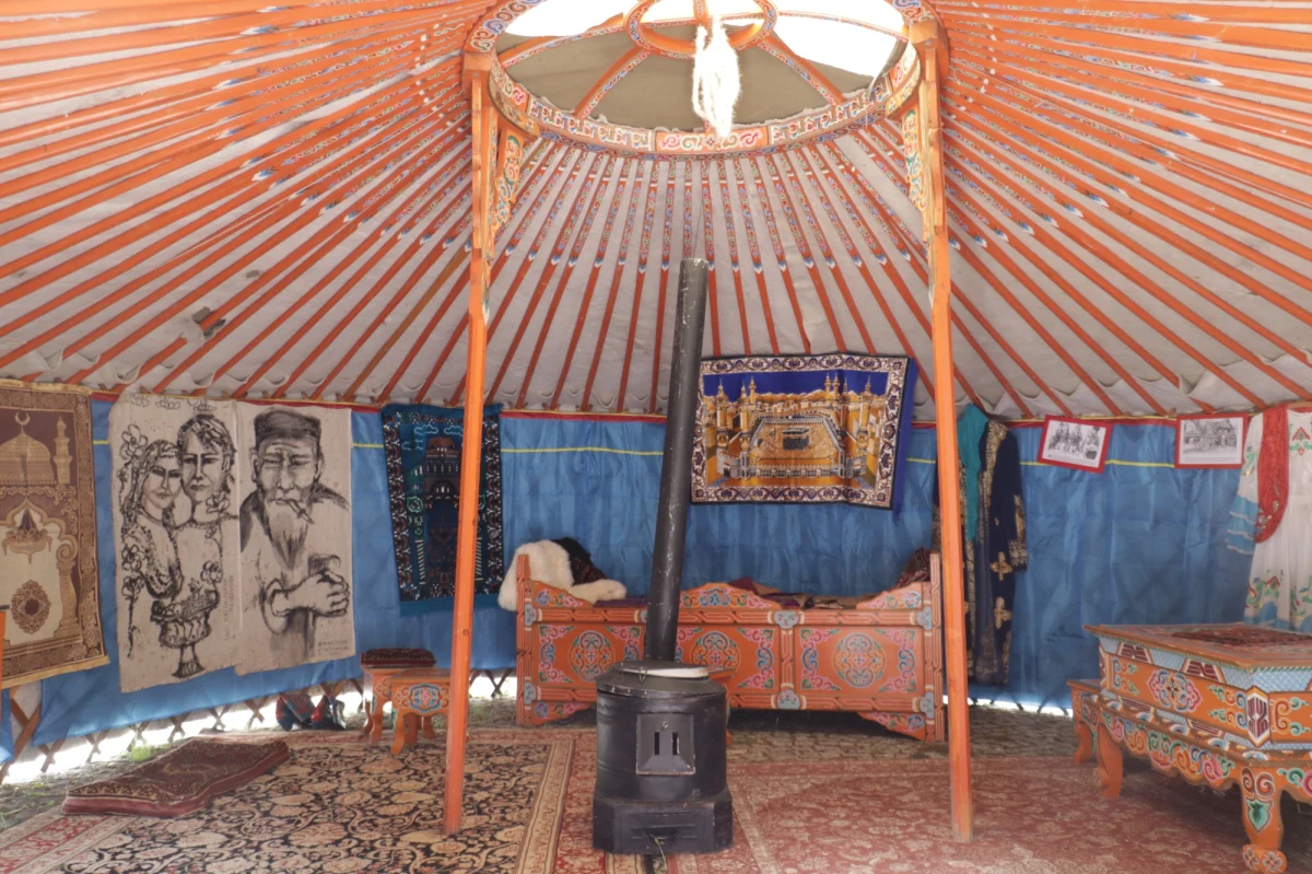 Pysznie, serdecznie i szczerze - tak goszczą turystów mieszkańcy Kruszynian. To jedyne miejsce, w którym skosztujecie tatarskiej kuchni, prawdziwej i gotowanej z sercem, bo przez Tatarów.  