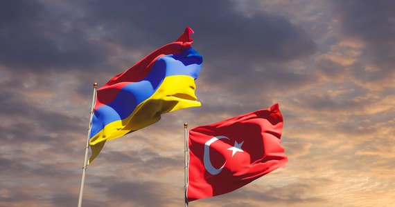 Zamknięta od 1993 roku granica lądowa między Turcją a Armenią zostanie otwarta dla obywateli innych krajów - ogłosiło tureckie MSZ.