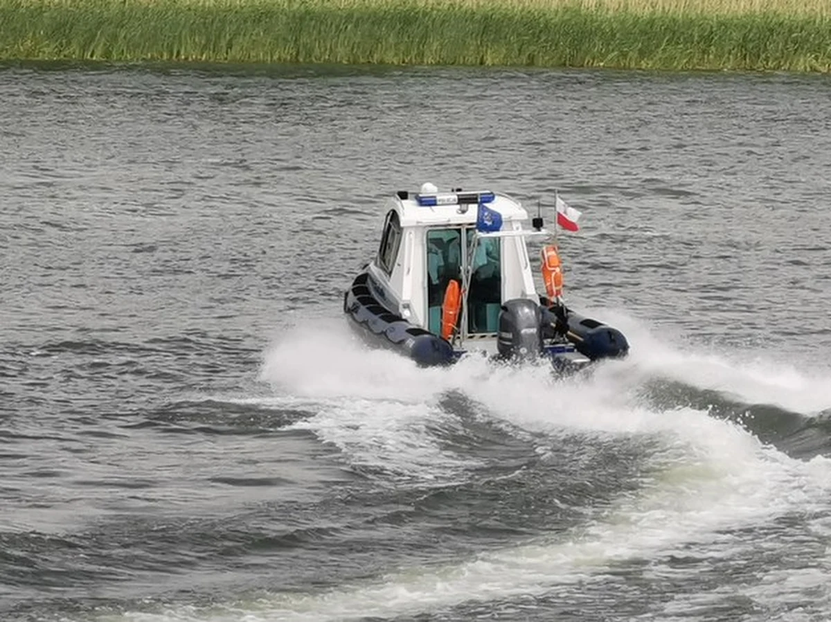 Ciało 17- latka odnaleziono dziś w Zalewie Sulejowskim w miejscowości Owczary (woj. łódzkie) - powiedziała rzeczniczka opoczyńskiej policji asp. sztab. Barbara Stępień. Chłopca od piątku szukali m.in. policjanci i strażacy.