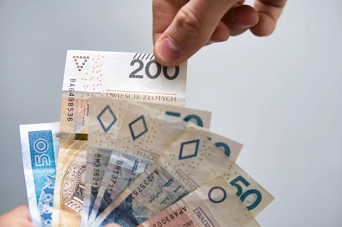 "Mimo kryzysów, mimo Covid-19, mimo wojny nie ograniczyliśmy i nie ograniczymy żadnego z programów społecznych" - zapewnił na spotkaniu z mieszkańcami Bielska Podlaskiego prezes PiS Jarosław Kaczyński.