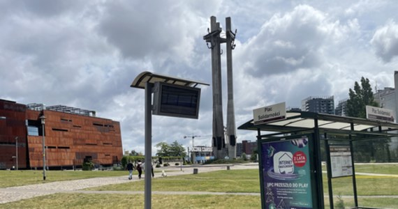 W Gdańsku rusza montaż nowych tablic Systemu Informacji Pasażerskiej. W nadchodzącym tygodniu pierwsze urządzenia zaczną pojawiać się na przystankach autobusowych i tramwajowych. Prace montażowe potrwać mają do końca roku.