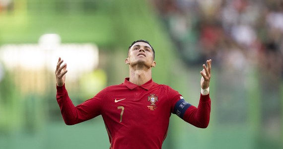 Piłkarz Manchesteru United Cristiano Ronaldo poprosił klub o zgodę na odejście jeszcze w trwającym okienku transferowym - poinformował "The Times". Według dziennika 37-letniemu Portugalczykowi zależy na grze w Lidze Mistrzów, do której "Czerwone Diabły" nie awansowały.