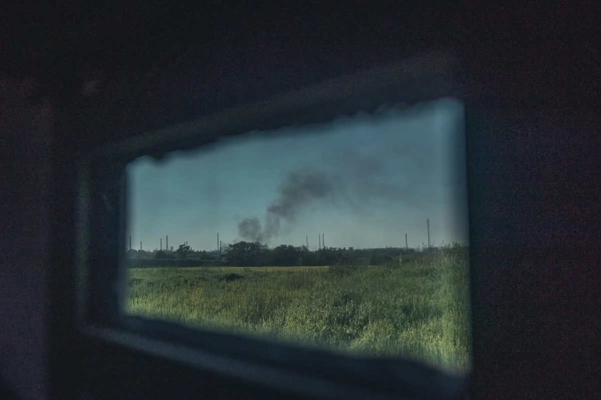 Siły ukraińskie prawdopodobnie wycofały się z Lisiczańska na wschodzie Ukrainy, w wyniku czego miasto zajęły rosyjskie wojska – ocenił amerykański ośrodek analityczny Instytut Studiów nad Wojną (ISW). Doniesieniom zaprzeczają jednak władze w Kijowie. Doradca ministra obrony Ukrainy Jurij Sak twierdzi, że "Rosjanie nie sprawują pełnej kontroli nad miastem". 