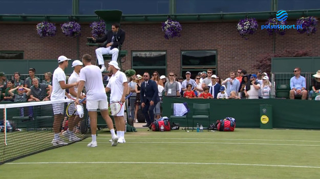 Kamil Majchrzak i Jan Zieliński w meczu drugiej rundy debla na Wimbledonie poddali pojedynek z parą Denis Kudla/Jack Sock w drugim secie, przy stanie 6:4, 1:3.