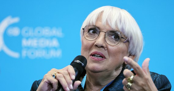 Niemiecka minister kultury Claudia Roth uważa, że bojkot rosyjskiej kultury jest błędem. "Często rosyjscy artyści próbują zachować ostatnie przestrzenie wolności. Nie pozwolę, aby Putin mi Czechowa odebrał" - mówiła w wywiadzie dla Augsburger Allgemeine.