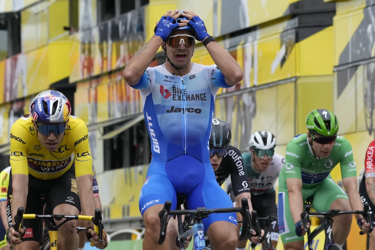 ​Holender Dylan Groenewegen (Team BikeExchande - Jayco) wygrał po finiszu z peletonu trzeci etap kolarskiego wyścigu Tour de France z Velje do Soenderborga o długości 182 km. Liderem imprezy pozostał drugi na mecie Belg Wout van Aert (Jumbo-Visma).