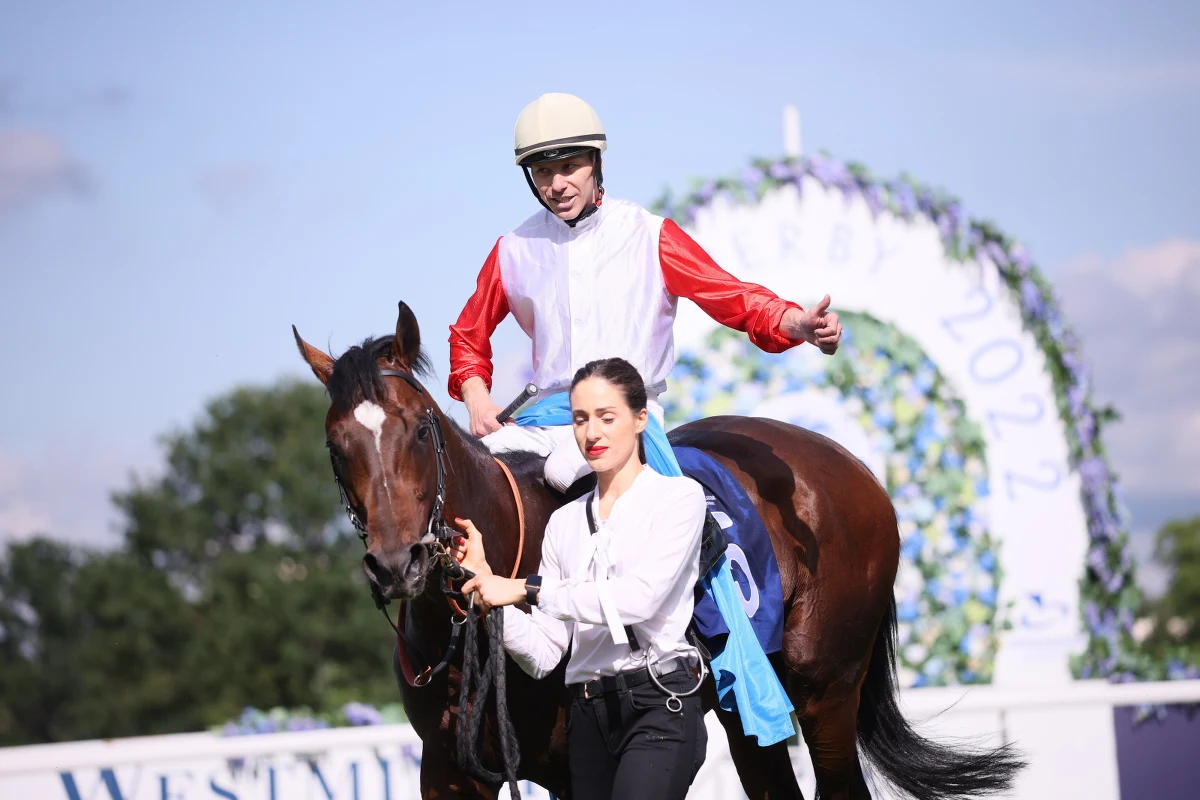 Szczepan Mazur na ogierze Jolly Jumper wygrał 78. edycję wyścigu Derby na stołecznym torze Służewiec. To jego czwarta wygrana w tej prestiżowej, międzynarodowej gonitwie dla koni trzyletnich na dystansie 2400 metrów.