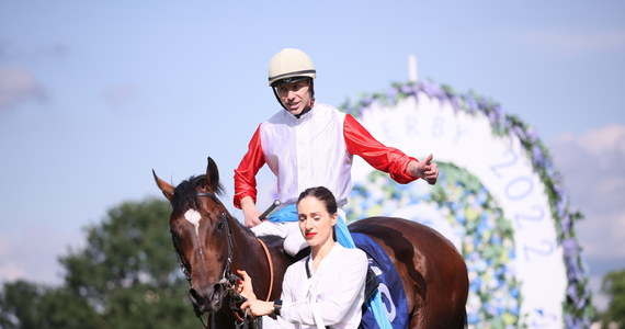 Szczepan Mazur na ogierze Jolly Jumper wygrał 78. edycję wyścigu Derby na stołecznym torze Służewiec. To jego czwarta wygrana w tej prestiżowej, międzynarodowej gonitwie dla koni trzyletnich na dystansie 2400 metrów.