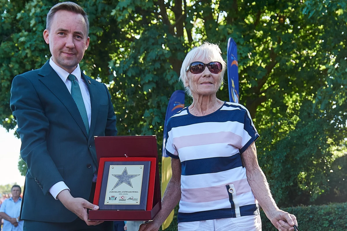 W Alei Gwiazd Sportu we Władysławowie pojawiło się dziś kolejnych 13 płyt z nazwiskami wybitnych przedstawicieli tego środowiska, m.in. Justyny Kowalczyk-Tekieli, Aleksandra Wierietielnego, Mai Włoszczowskiej, Wandy Panfil czy Małgorzaty Glinki-Mogentale.
