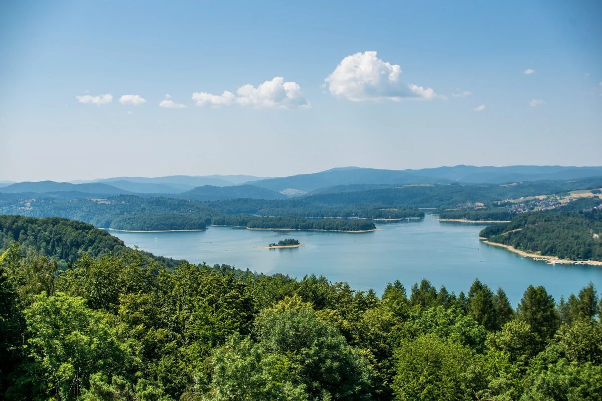 Instytut Meteorologii i Gospodarki Wodnej opublikował prognozę pogody na nowy tydzień. Wynika z niej, że początek tygodnia upalny i burzowy. Od środy ma być nieco chłodniej. 