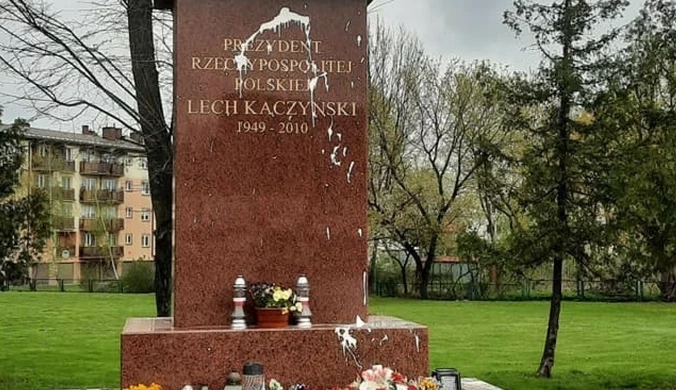 Siedlce: Pomnik Lecha Kaczyńskiego oblany farbą. Policja szuka sprawców