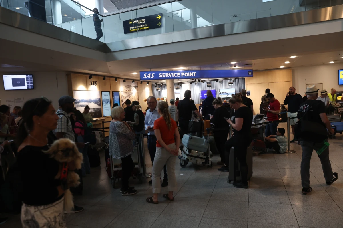 Piloci skandynawskich linii lotniczych SAS ogłosili natychmiastowe rozpoczęcie strajku. Może to oznaczać odwołanie 200-250 lotów dziennie dla 30 tys. pasażerów.