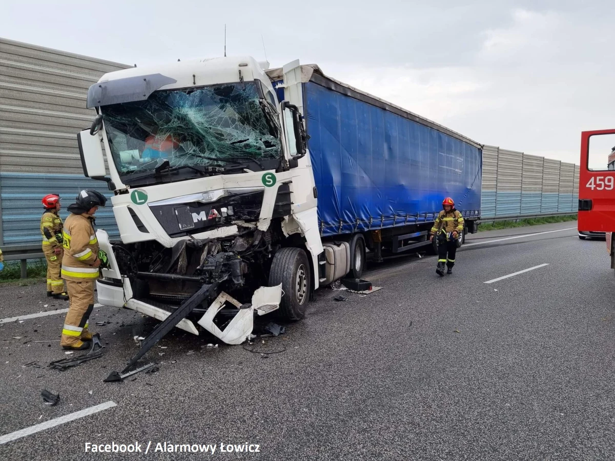 Zablokowana przez około dwie godziny jezdnia w kierunku Poznania to efekt zderzenia dwóch ciężarówek, do którego doszło na autostradzie A2. Kolizja miała miejsce pomiędzy węzłami Łowicz i Łódź Północ.