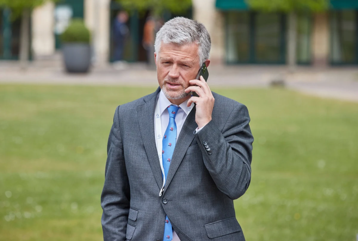 Ambasador Ukrainy w Berlinie Andrij Melnyk może do jesieni opuścić Niemcy i powrócić na Ukrainę - donosi portal dziennika "Bild" podkreślając, że Melnyk był ostatnio krytykowany za wypowiedzi, w których bronił przywódcę ukraińskich nacjonalistów Stepana Banderę. Ostatnio stwierdził również, że Ukraińcy byli prześladowani w II RP i Polska była dla nich "takim samym wrogiem, jak nazistowskie Niemcy i ZSRR".