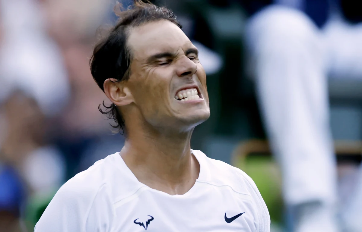 Bez większych problemów Rafael Nadal awansował do ćwierćfinału wielkoszlemowego Wimbledonu. Rozstawiony z numerem drugim hiszpański tenisista wygrał w poniedziałek z Holendrem Boticem van de Zandschulpem 6:4, 6:2, 7:6 (8-6).