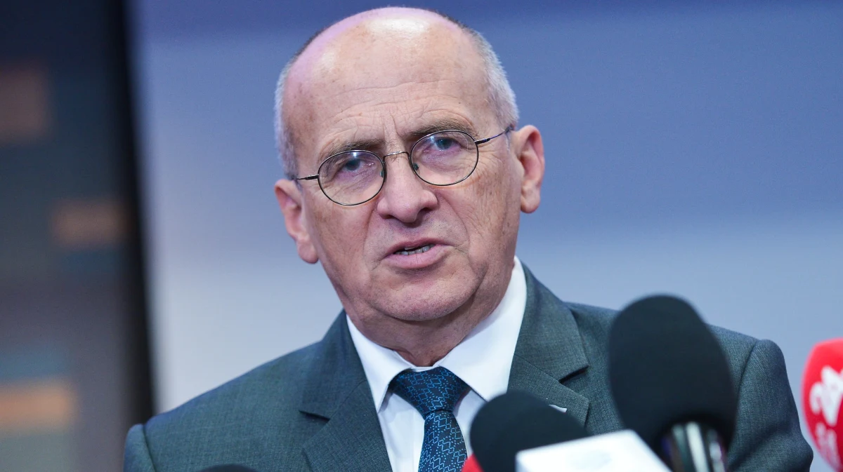 Rosyjska agresja każe zastanowić się nad systemem bezpieczeństwa, który powstał w Europie po zimnej wojnie; Rosja nie jest zainteresowana opieraniem swojego państwa na europejskim systemie bezpieczeństwa - powiedział w poniedziałek szef MSZ Zbigniew Rau w Wielkiej Brytanii.
