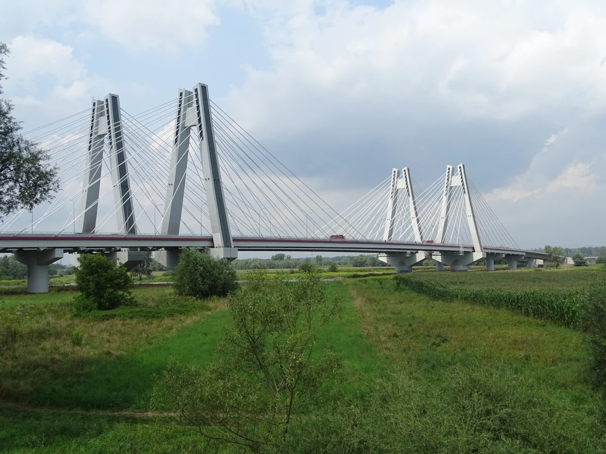 Ważna informacja dla kierowców podróżujących trasą S7 w Krakowie. Od dziś do piątku i od przyszłego wtorku do 15 lipca ruch drogowy na moście na Wiśle im. kard. Franciszka Macharskiego będzie utrudniony.