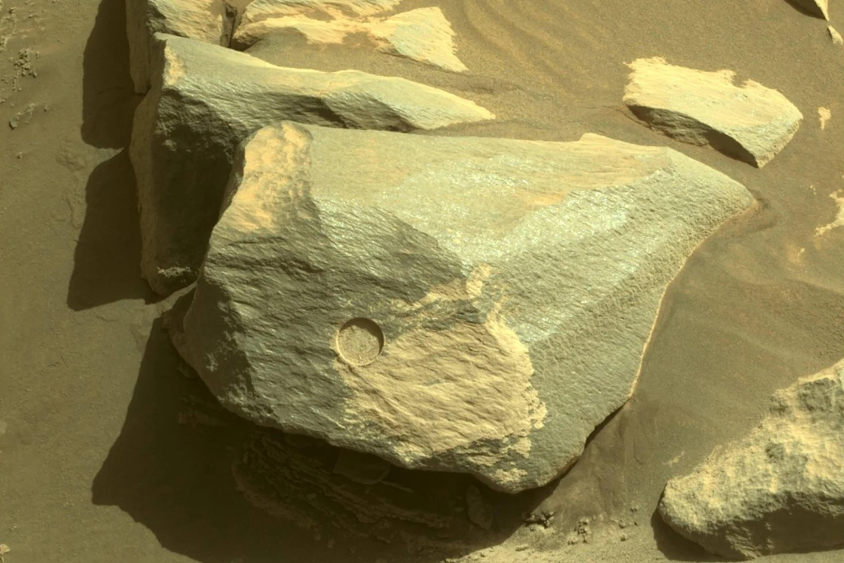 Naukowcy z amerykańskiej agencji kosmicznej NASA mają nadzieję na rozwiązanie zagadek marsjańskiej atmosfery. Proszą też o pomoc. Kto chce 
może włączyć się w projekt o nazwie „Cloudspotting on Mars”, w ramach którego identyfikowane są chmury na Czerwonej Planecie.
