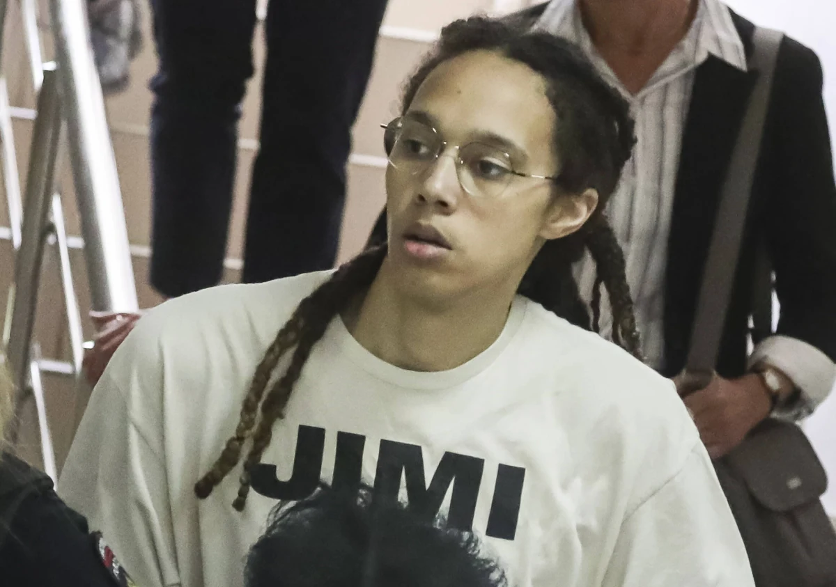 Brittney Griner, amerykańska koszykarka aresztowana w Rosji w lutym, w dramatycznym apelu zwróciła się do prezydenta USA Joe Bidena z prośbą o pomoc w sprowadzeniu jej do domu. Jak przekazał „Guardianowi” przedstawiciel 31-latki, jej pismo zostało wczoraj dostarczone do Białego Domu. 