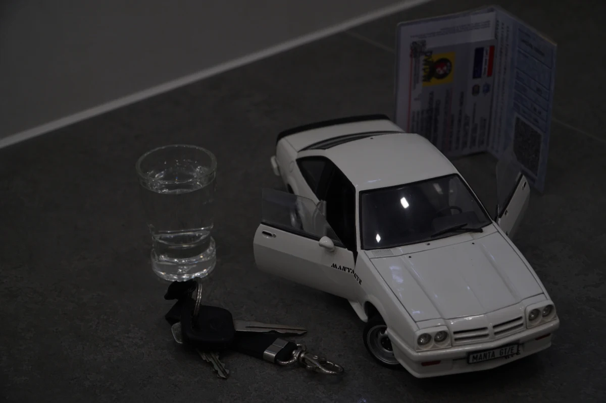 Pijanego kierowcę zatrzymał po pościgu w powiecie niżańskim na Podkarpaciu policjant po służbie. Kierujący volkswagenem 30-latek miał blisko 3 promile alkoholu w organizmie. Kierowca stracił prawo jazdy, a o jego dalszym losie zadecyduje sąd. 