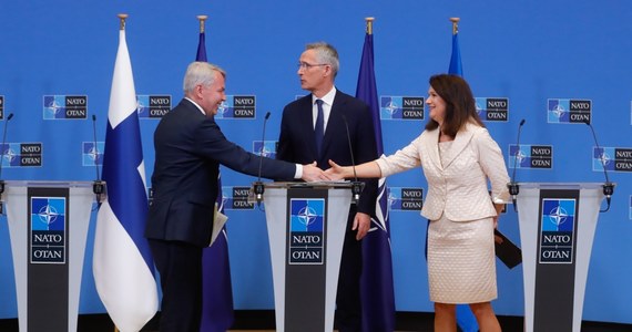 W kwaterze głównej NATO w Brukseli ambasadorowie krajów Sojuszu podpisali protokoły akcesyjne Finlandii i Szwecji. Uroczystość odbyła się w obecności fińskiego ministra spraw zagranicznych Pekka Haavisto i szwedzkiej minister spraw zagranicznych Ann Linde.