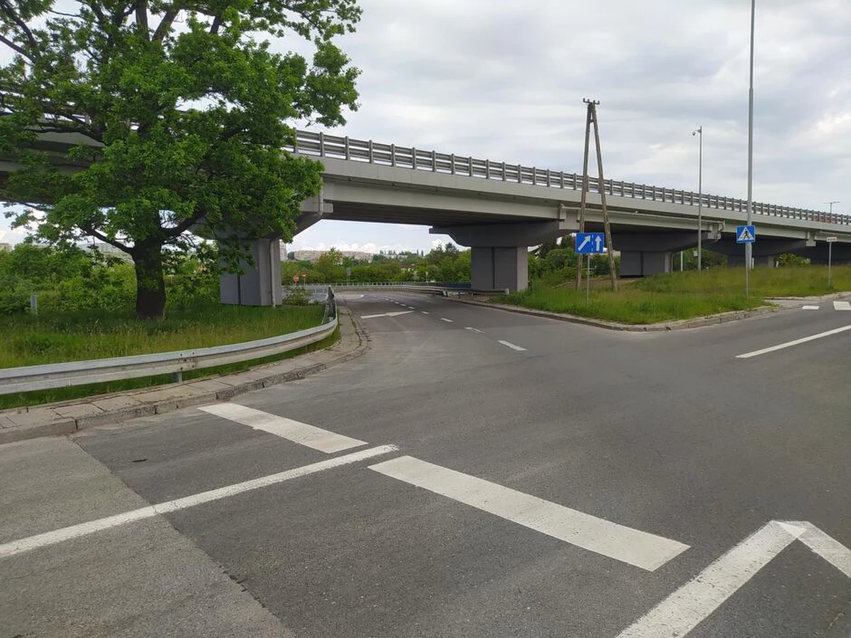 Zbliżają się kolejne utrudnienia na al. Armii Krajowej i al. Sikorskiego. W lipcu ruszy remont wiaduktu. To kolejny etap remontu tego skrzyżowania, który rozpoczął się w 2020 roku. Prace mają potrwać pół roku.

