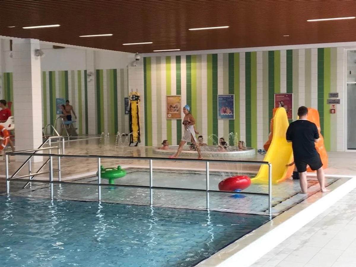 ​Wrocław ma drugi aquapark. Dziś otwarto nowy obiekt przy ulicy Polnej na osiedlu Brochów. Jego budowa trwała 2,5 roku. Koszt inwestycji to 43 miliony złotych. Do dyspozycji kąpiących się są między innymi dwie 25-metrowe niecki do pływania. Jest także strefa saun czy duża sala do ćwiczeń.