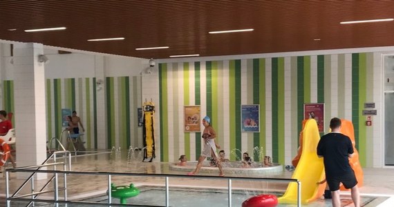 ​Wrocław ma drugi aquapark. Dziś otwarto nowy obiekt przy ulicy Polnej na osiedlu Brochów. Jego budowa trwała 2,5 roku. Koszt inwestycji to 43 miliony złotych. Do dyspozycji kąpiących się są między innymi dwie 25-metrowe niecki do pływania. Jest także strefa saun czy duża sala do ćwiczeń.