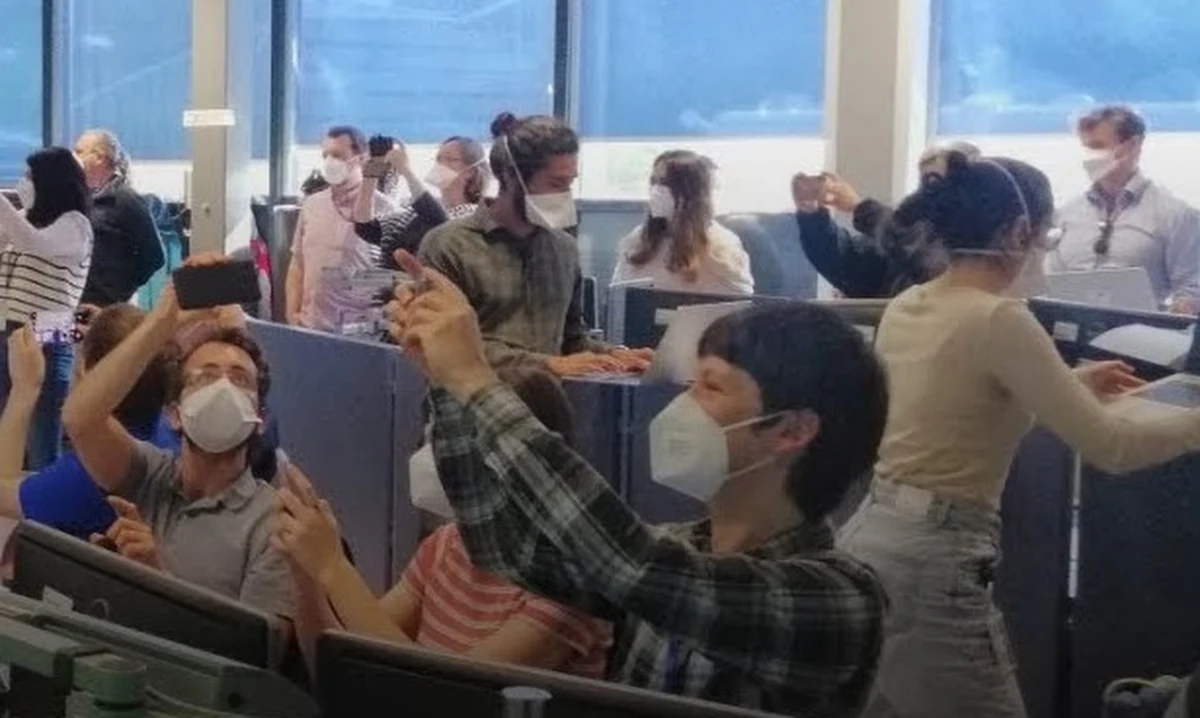 W ośrodku Europejskiej Organizacji Badań Jądrowych CERN w Genewie rozpoczęła się kolejna wielka naukowa przygoda. Detektory Wielkiego Zderzacza Hadronów (LHC) zaczęły zbierać dane po trzyletniej przerwie modernizacyjnej. Przez prawie cztery lata LHC będzie teraz zderzał protony przy rekordowej energii 13.6 TeV i znacznie zwiększonej intensywności wiązek. 