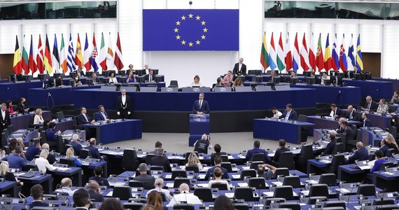 W trakcie wtorkowego posiedzenia plenarnego Parlamentu Europejskiego eurodeputowani przyjęli raport europosłanki PiS Jadwigi Wiśniewskiej dotyczący negocjacji w sprawie umowy o współpracy między UE a Interpolem. Za sprawozdaniem głosowało 607 europosłów, 13 było przeciw, a 11 wstrzymało się od głosu.