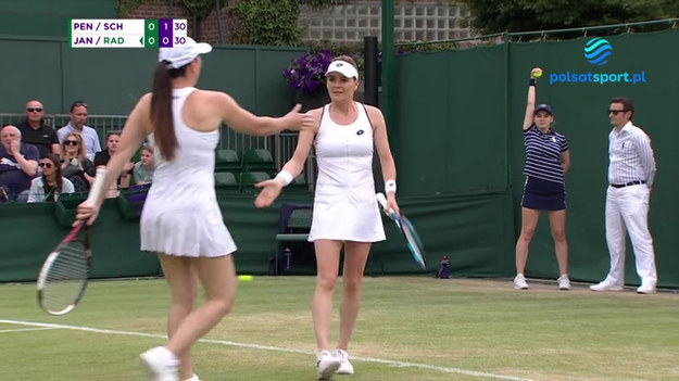 Agnieszka Radwańska w parze z Jeleną Janković występuje na turnieju legend na kortach Wimbledonu. W taki sposób wywalczyła pierwszego gema w starciu z włoską parą Francesca Schiavone/Flavia Pennetta.

Wszystkie mecze Wimbledonu zobaczysz na sportowych kanałach Polsatu i na platformie Polsat Box Go. 
Skróty i najciekawsze zagrania z turnieju obejrzysz w Interii Sport.

KLIKNIJ TUTAJ I ZOBACZ SKRÓTY ORAZ NAJCIEKAWSZE MOMENTY WIMBLEDONU 2022.

Obserwuj Interię Sport i bądź na bieżąco!