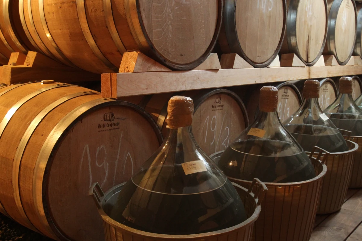 Wdrożenie zasad nad leżakowaniem napojów spirytusowych ma zapewnić nowelizacja ustawy, której projekt we wtorek przyjął rząd - poinformowała Kancelaria Prezesa Rady Ministrów. Dodano, że nadzór nad takim leżakowaniem będzie sprawować Krajowa Administracja Skarbowa.