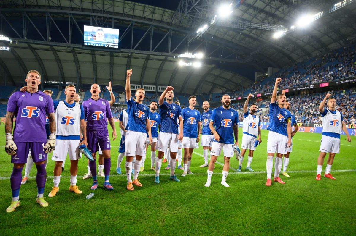 Piłkarze Lecha Poznań pokonali na własnym stadionie azerski Karabach Agdam 1:0 (1:0) w pierwszym meczu 1. rundy kwalifikacyjnej Ligi Mistrzów. Rewanż rozegrany zostanie 12 lipca w Baku.